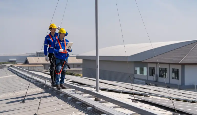 Commercial roof design safety standards